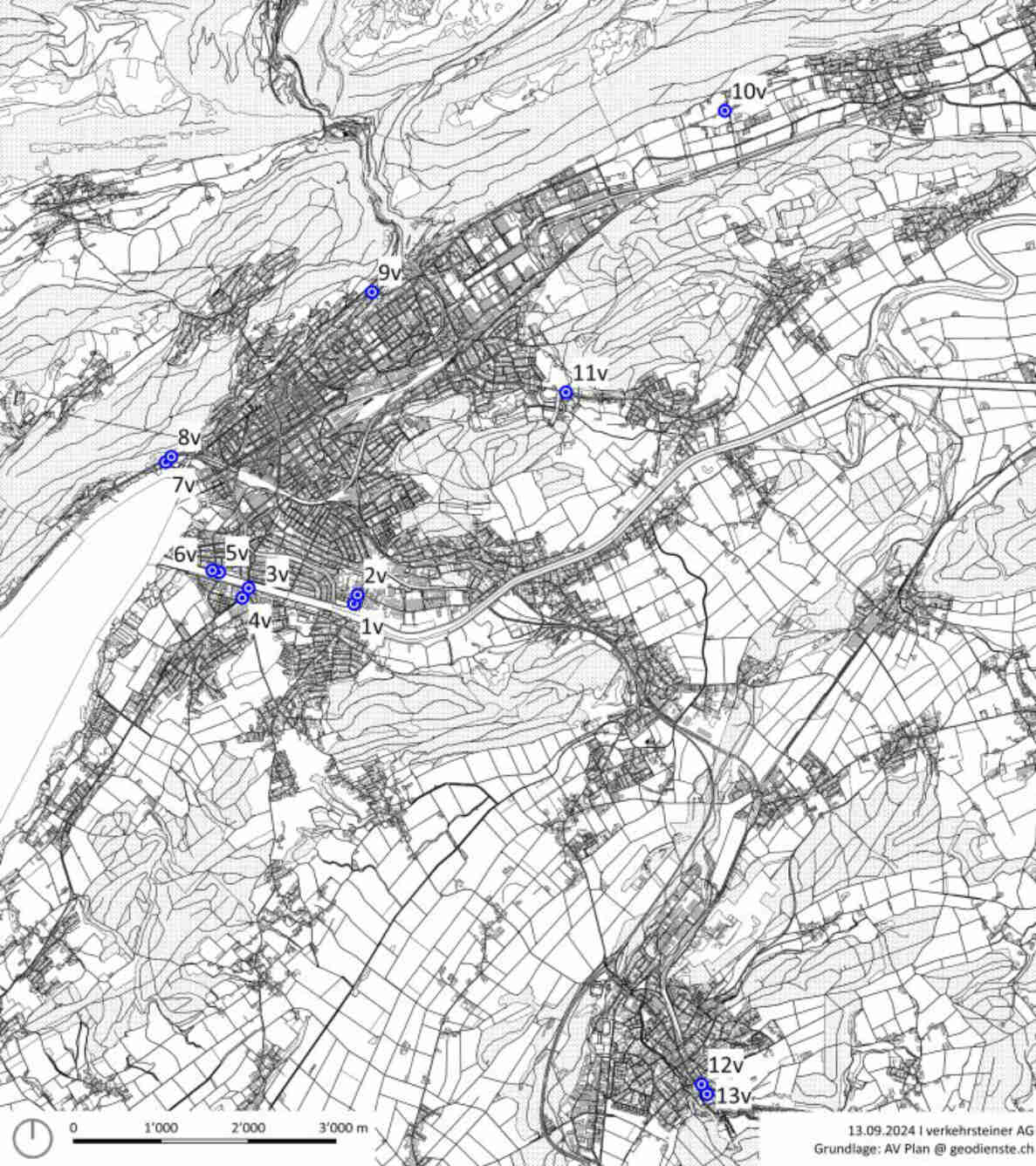 Übersichtskarte der Region Biel mit topografischem Kartenhintergrund und eingezeichneten Gewässern, Ortschaften und Strassennetz. Blaue nummerierte Kreissymbole (1v bis 13v) markieren die Erhebungsstandorte der Velozählung an verschiedenen Punkten im Stadtgebiet und Umland. Massstabsleiste unten links, Datum 13.09.2024 und Vermerk «verkehrsteiner AG» sowie Kartengrundlage «AV Plan @ geodienste.ch» unten rechts.