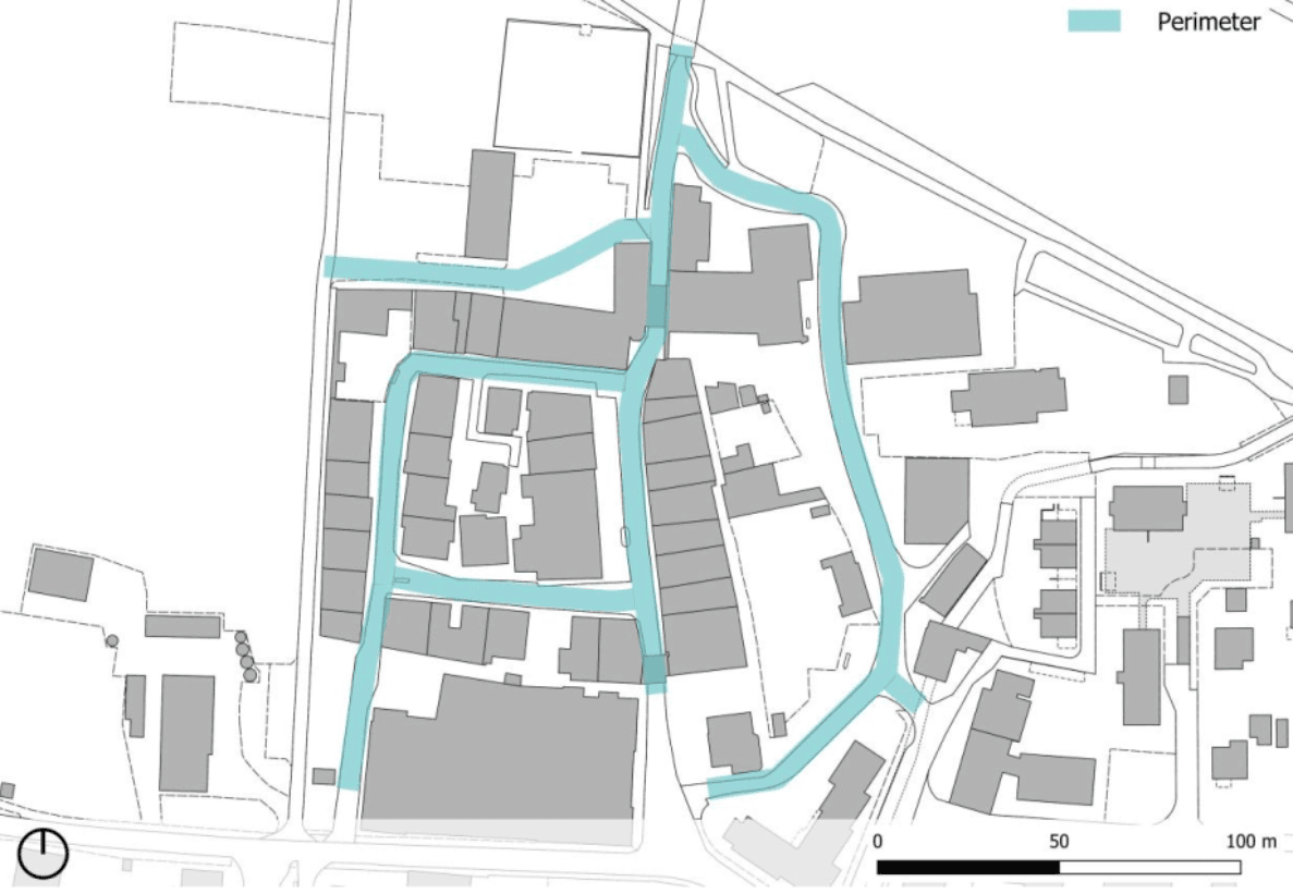 Kartenausschnitt von Wangen an der Aare mit Gebäudegrundrissen in Grau und Strassennetz in Weiss. Türkis eingefärbt ist der Strassenzug, der den Perimeter der geplanten Begegnungszone im Dorfkern markiert und mehrere Gassen zwischen den Liegenschaften verbindet. Nordpfeil unten links, Massstabsleiste (0–100 m) unten rechts, Legende oben rechts mit Bezeichnung «Perimeter». Basiskarte @geodienste.
